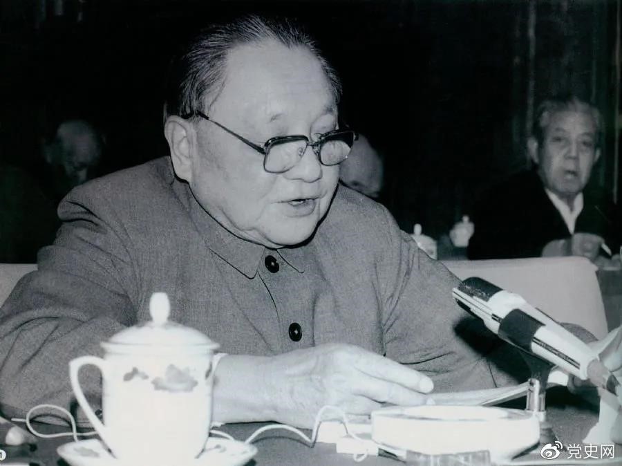 1985年3月7日，鄧小平在全國科技工作會議上發(fā)表講話。