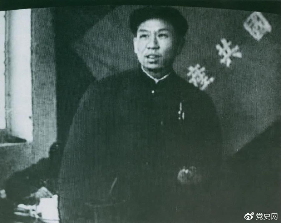 1949年3月，劉少奇在中共七屆二中全會上發(fā)言。