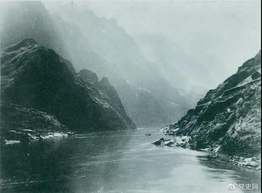 1935年3月中旬，紅軍三渡赤水，再次入川。隨后，又出奇不意地于3月21日四渡赤水，佯攻貴陽(yáng)，然后又向西北方向急進(jìn)。圖為赤水河。