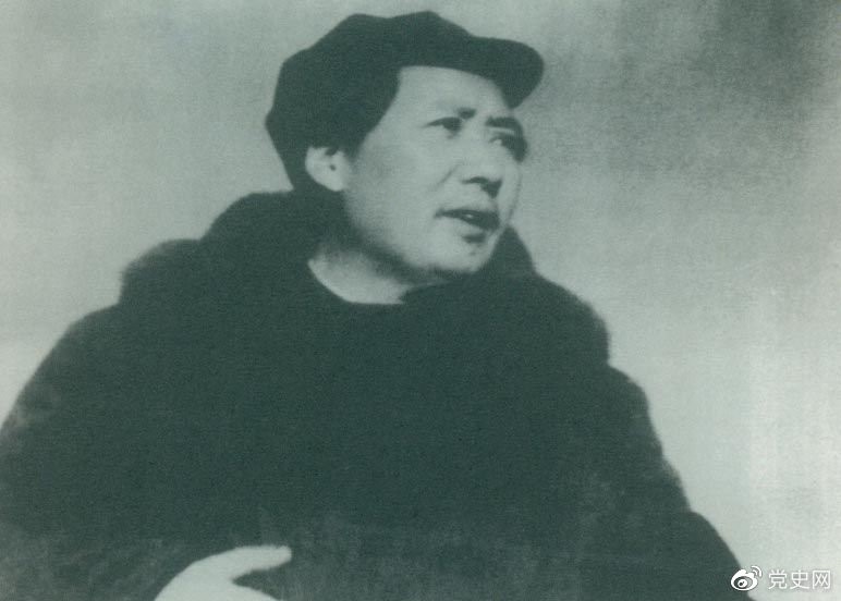 　　1949年3月23日，毛澤東率領(lǐng)中共中央機(jī)關(guān)離開(kāi)西柏坡前往北平。出發(fā)時(shí)，他對(duì)周恩來(lái)說(shuō)，今天是進(jìn)京的日子，進(jìn)京趕考去。我們決不當(dāng)李自成，我們都希望考個(gè)好成績(jī)。