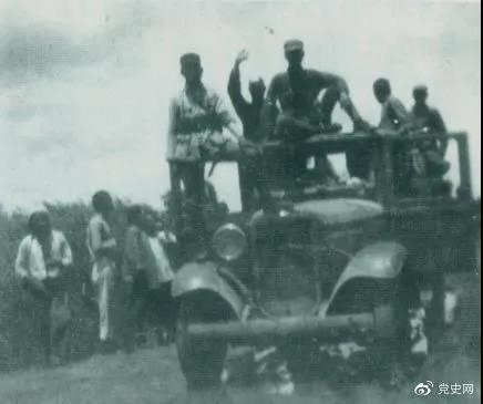 1938年3月31日，129師在邯長(zhǎng)公路的響堂鋪伏擊日軍，這是在戰(zhàn)斗中繳獲的汽車(chē)。
