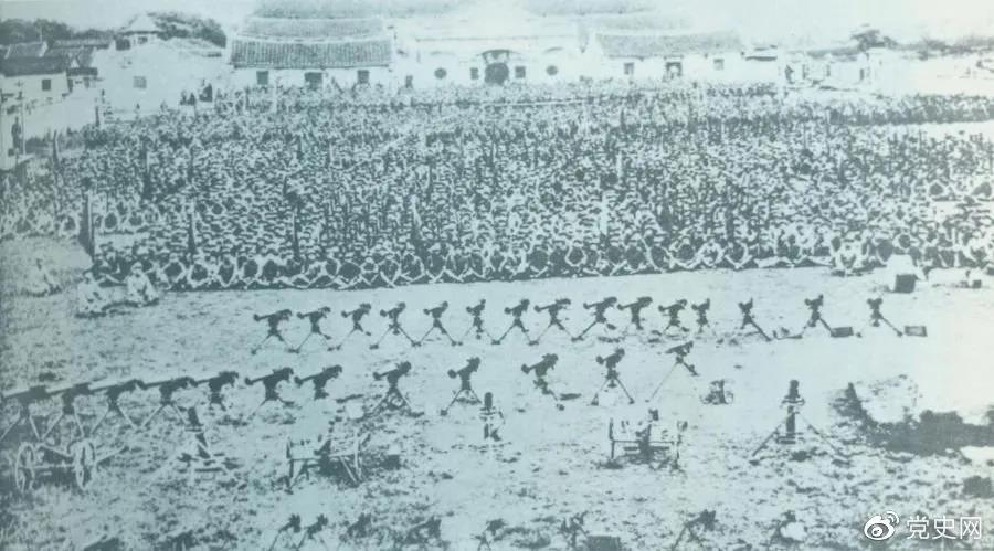 1932年4月20日，由紅一軍團和紅五軍團組成的東路軍攻占漳州，圖為攻占漳州后的部隊情形。