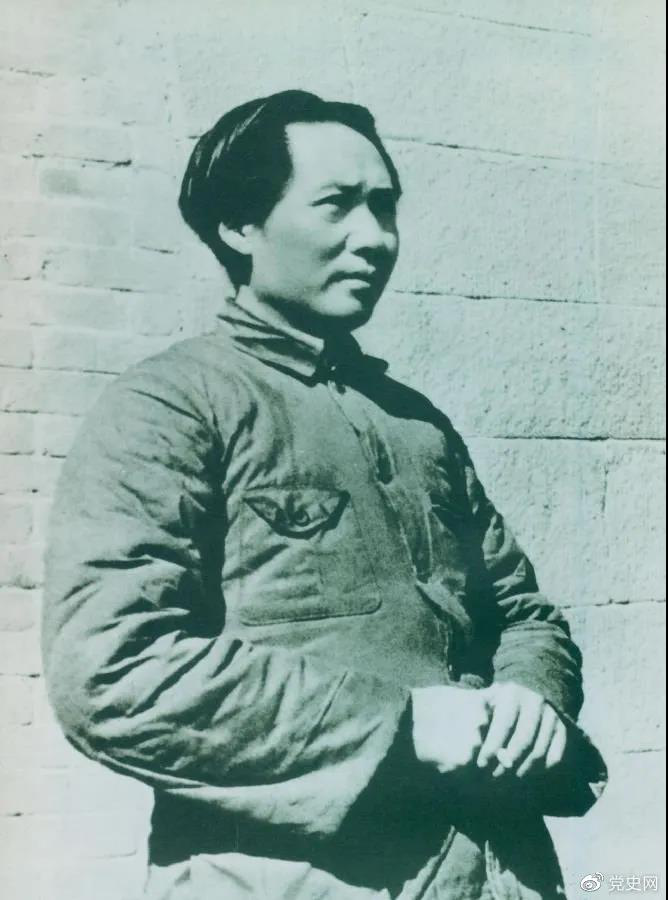 1936年2月至5月，毛澤東、彭德懷率軍進(jìn)行了東征戰(zhàn)役。圖為指揮東征戰(zhàn)役時的毛澤東。