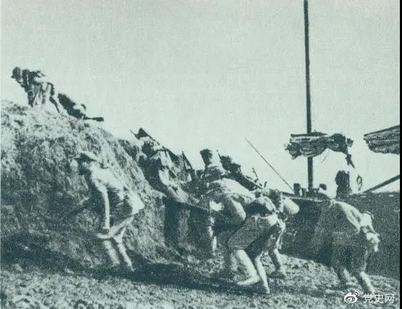 1949年5月23日，人民解放軍向上海國民黨政府軍隊發(fā)起總攻，占領(lǐng)了黃浦江堤。