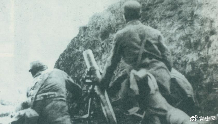1940年8月，八路軍在總司令朱德、副總司令彭德懷的指揮下，向華北敵占交通線(xiàn)和各據點(diǎn)發(fā)動(dòng)了大規模進(jìn)攻戰役，即“百團大戰”。